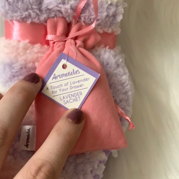 MINX NY Lavender/Shea Infused Plush Slipper Socks - Picture 5 of 5